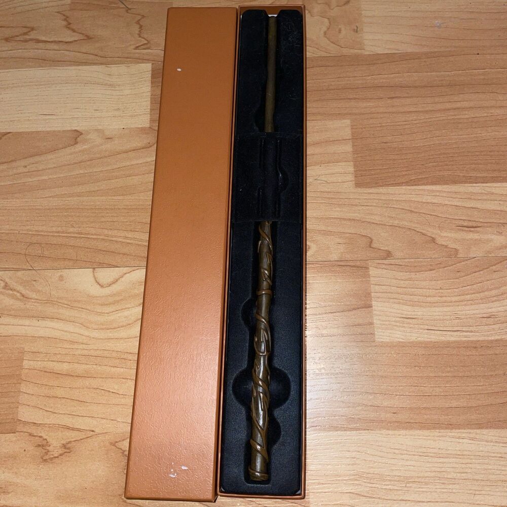 Authentic Hermione Granger Wand from Wizarding World of Harry Potter No Map